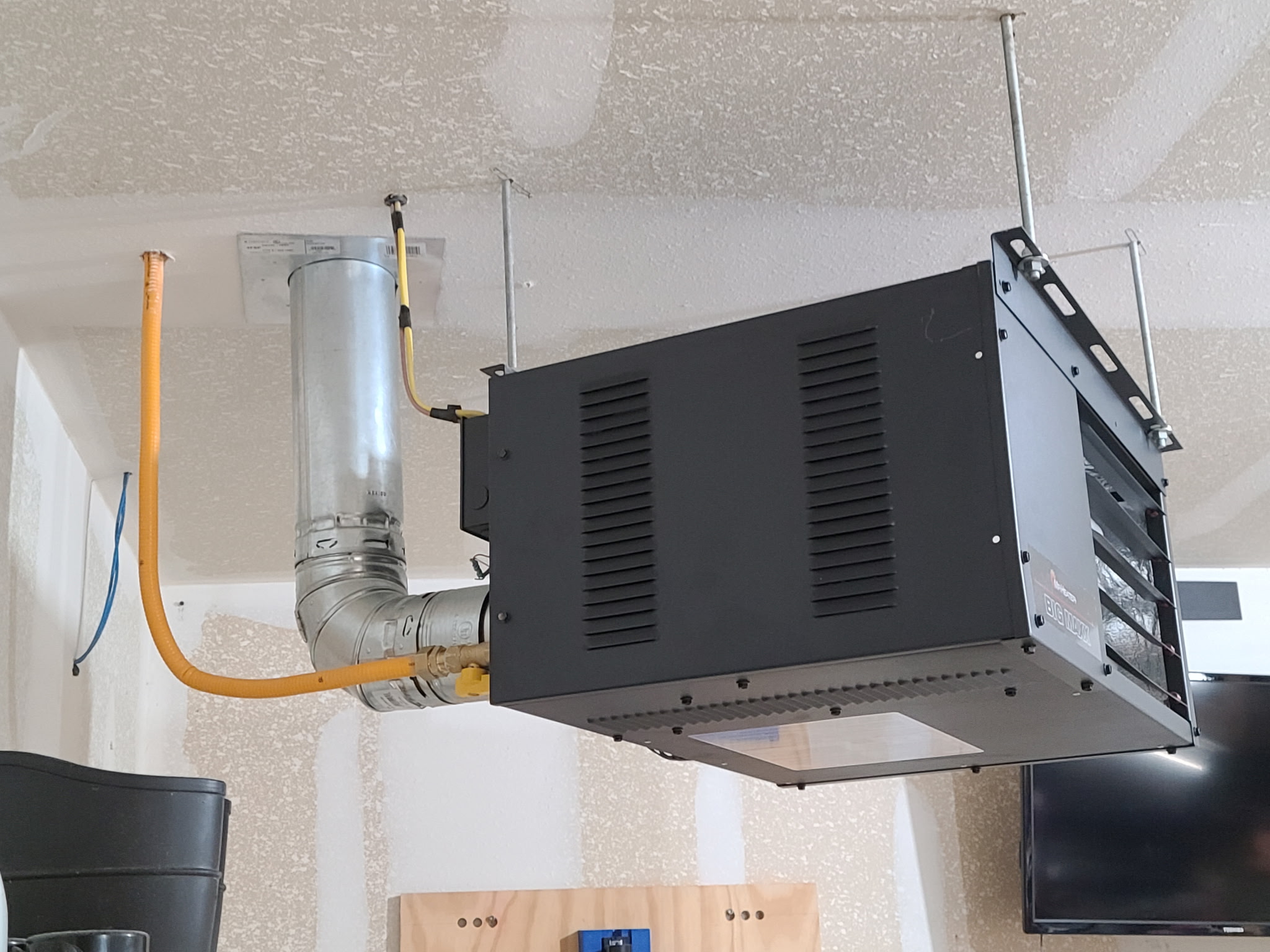 Ceiling-hung gas unit heater with gas line